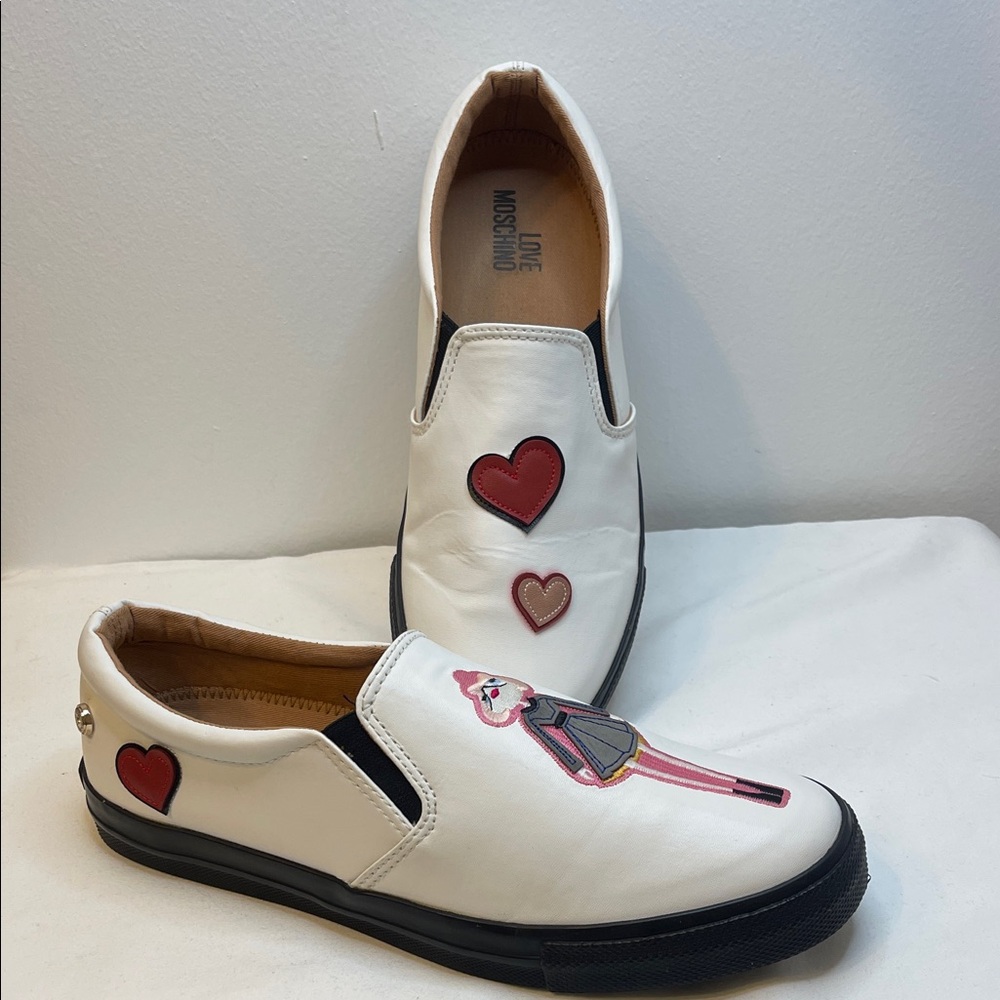 Love Moschino NWOT White Slip-Ons with Heart and Character Motif Size 9/40
